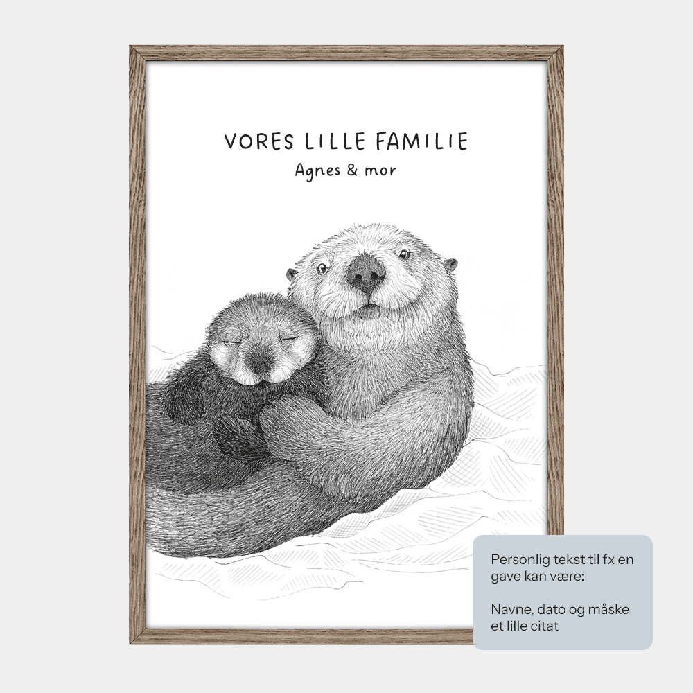 Børneplakat med oddere. Personlig tekst 'Vores lille familie' og navne. Tegnet i hånden af Bettina Lehmann.