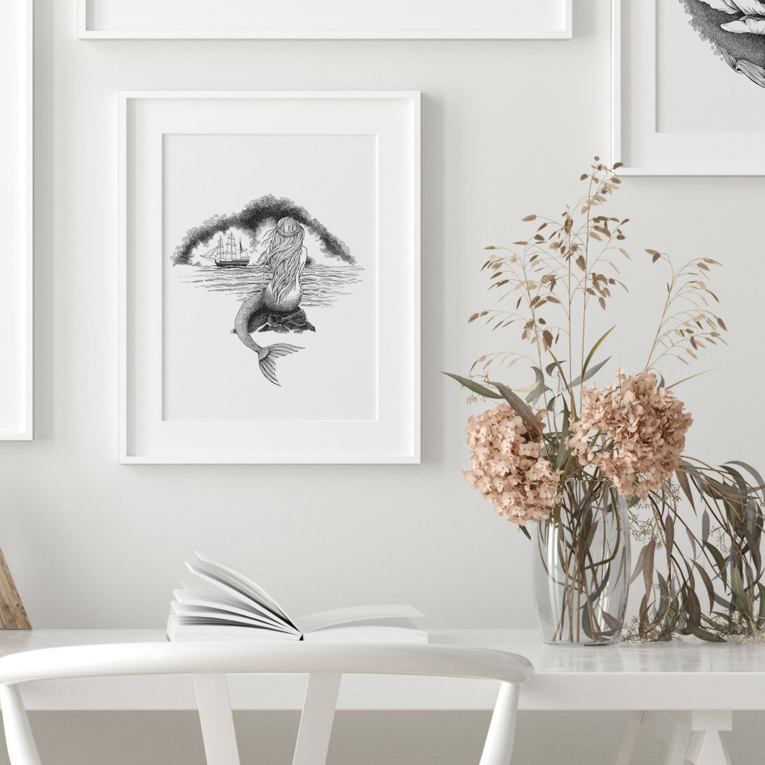 Plakat Den lille havfrue, håndtegnet illustration, fra H.C. Andersens eventyr, hvid ramme. Dansk kunstner