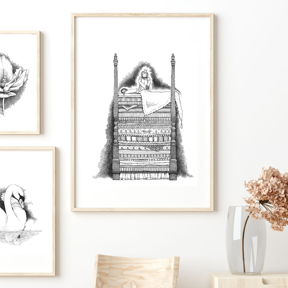 Plakat Prinsessen på ærten, håndtegnet illustration, fra H.C. Andersens eventyr, Dansk kunstner