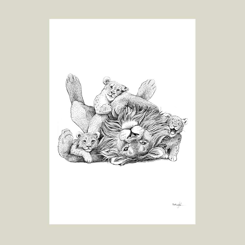 Håndtegnet familieplakat med løvefar og unger – symbol på kærlighed, tryghed og leg mellem far og børn.