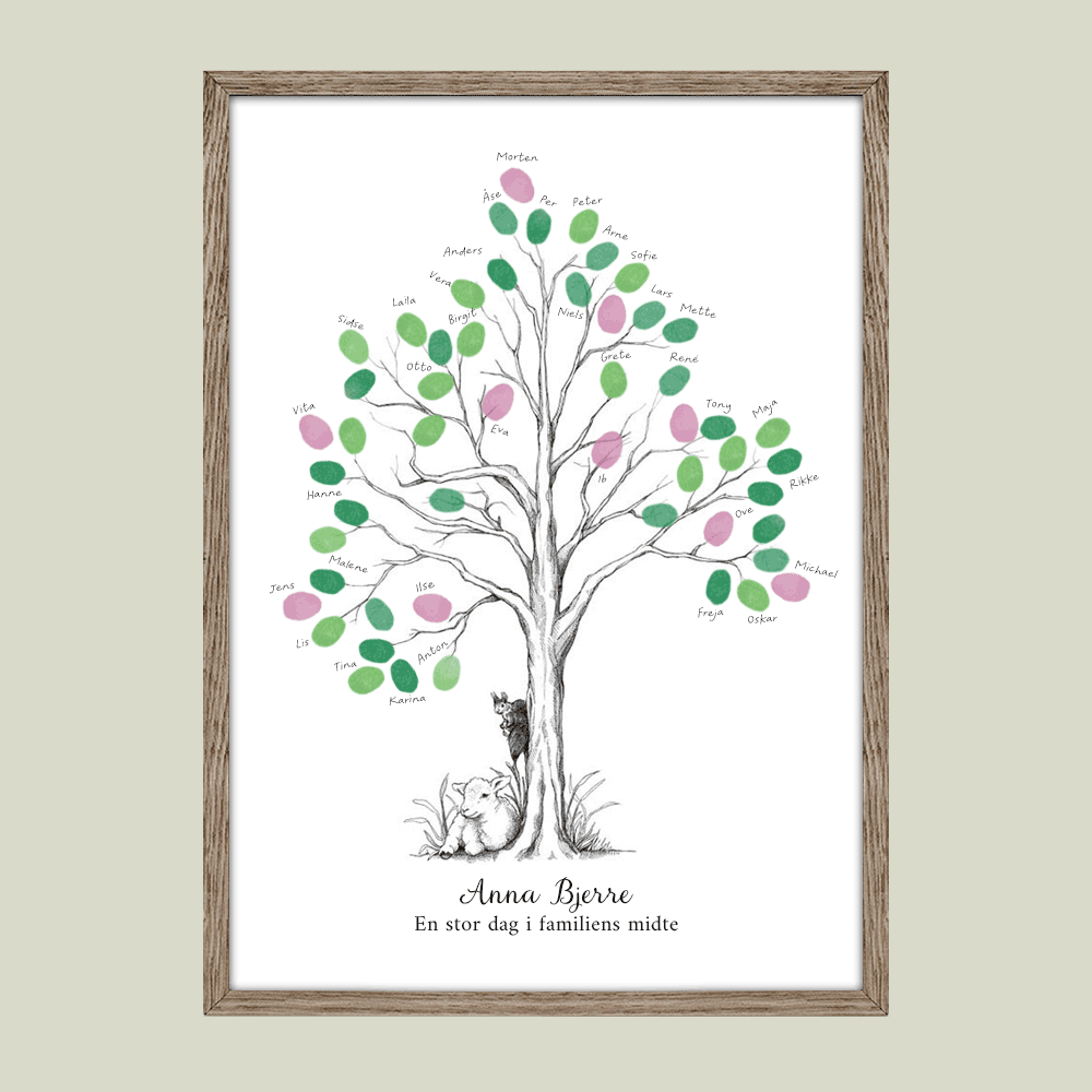 Fingeraftryksplakat med lam og egern ved lille træ – håndtegnet gæstebog plakat til barnedåb og navngivning.