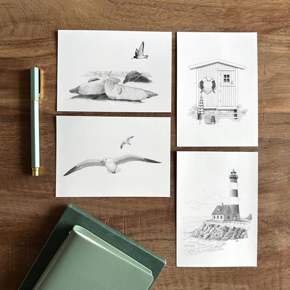 Kunstkort med sæler, måger, badehus og fyrtårn.