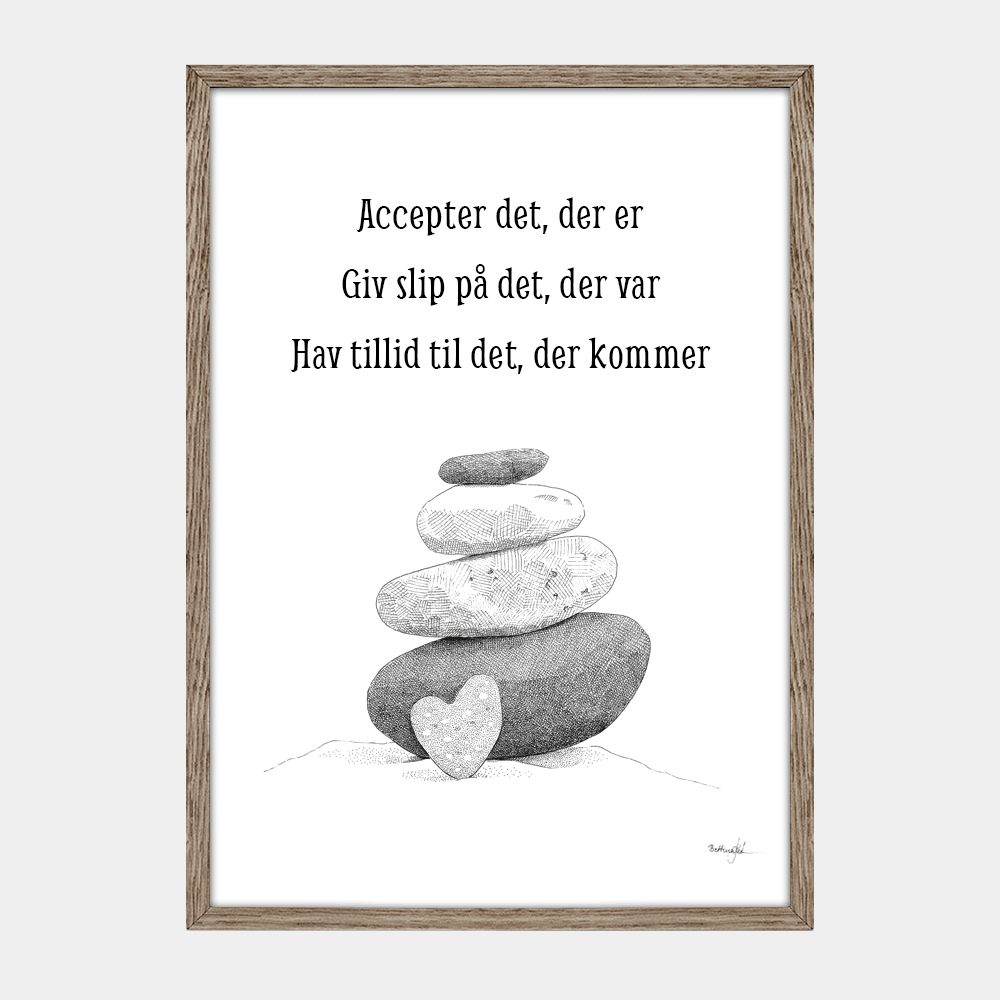 Håndtegnet plakat med balancesten . Et motiv fra serien Ved havet, inspireret af naturens balance og stilhed. Trykt i Danmark på mat kunstpapir.
"Accepter det, der er. Giv slip på det, der var. Hav tillid til det, der kommer."