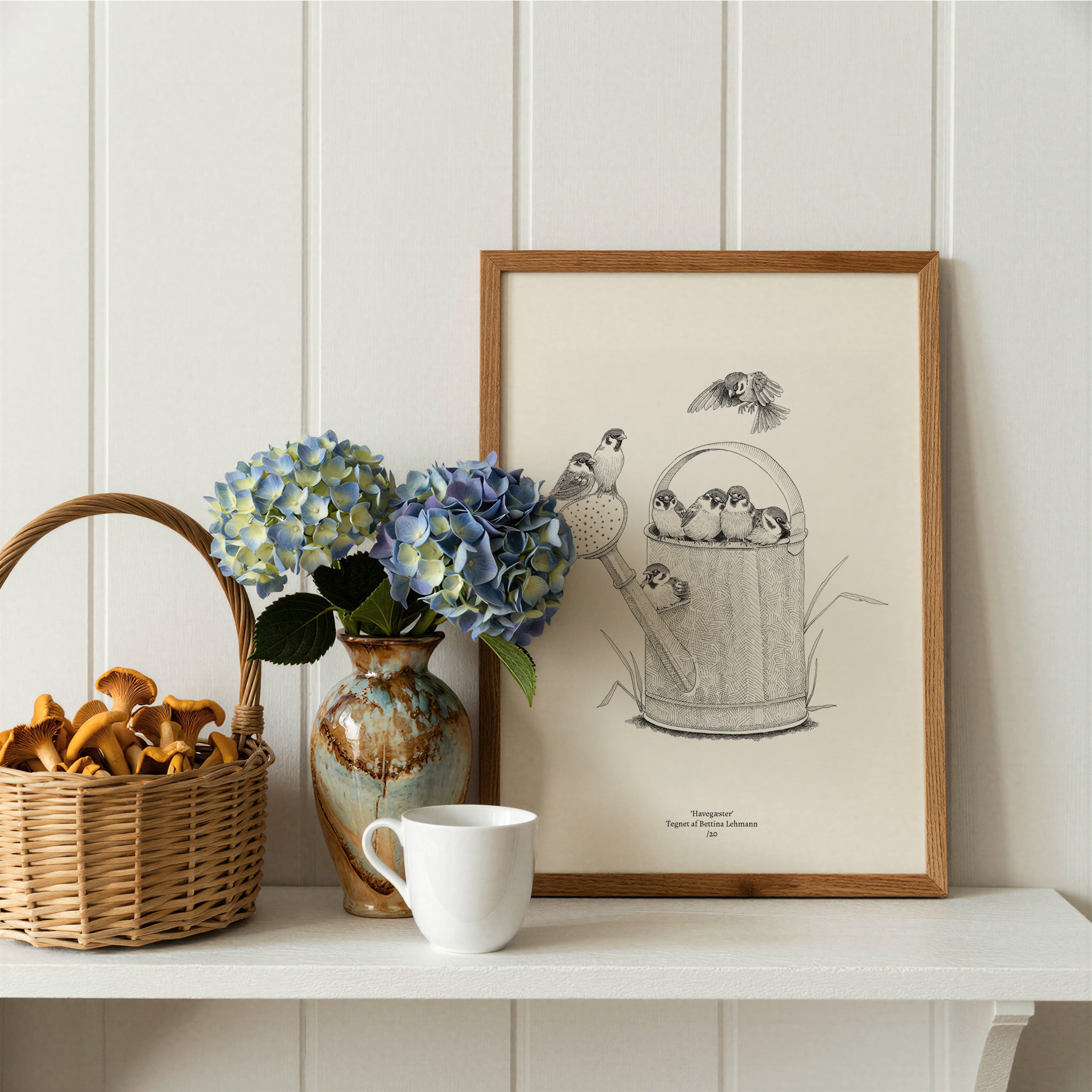 Plakat med skovspurve siddende på vandkande. Titel hedder "Havegæster". Trykt på kunstpapir i kun 20 eksemplarer