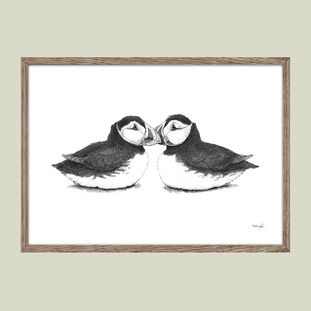 Håndtegnet sort-hvid plakat med to lunder, der kysser – symbol på kærlighed og samhørighed.