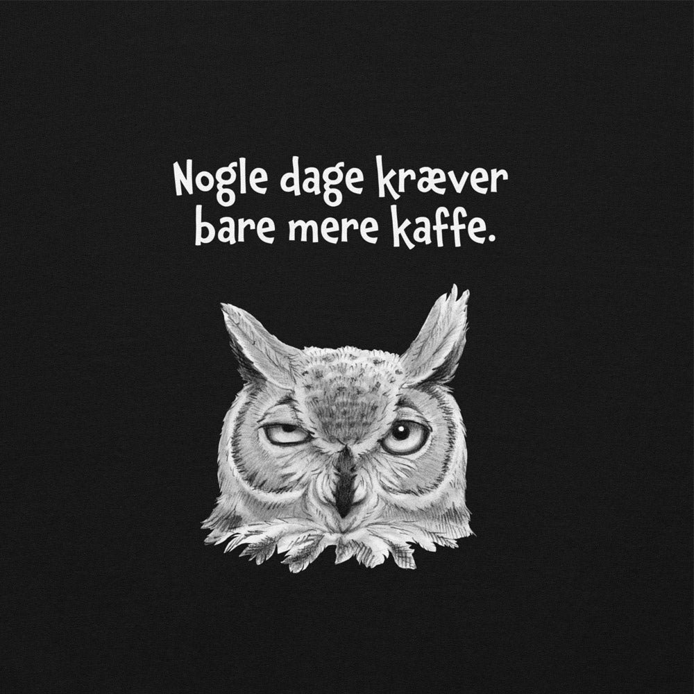 Hoodie med citat - "Nogle dage kræver bare mere kaffe"