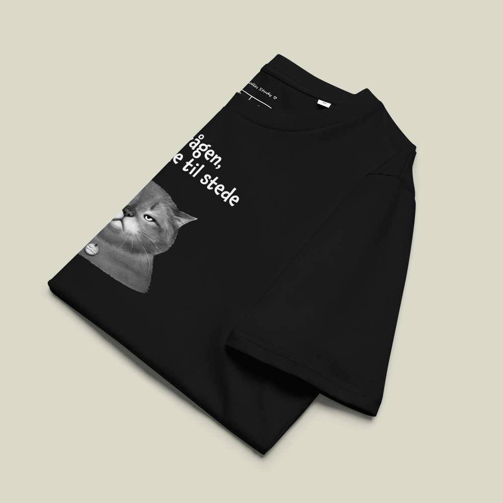 T-shirt med citat og kat – Er vågen, men ikke til stede