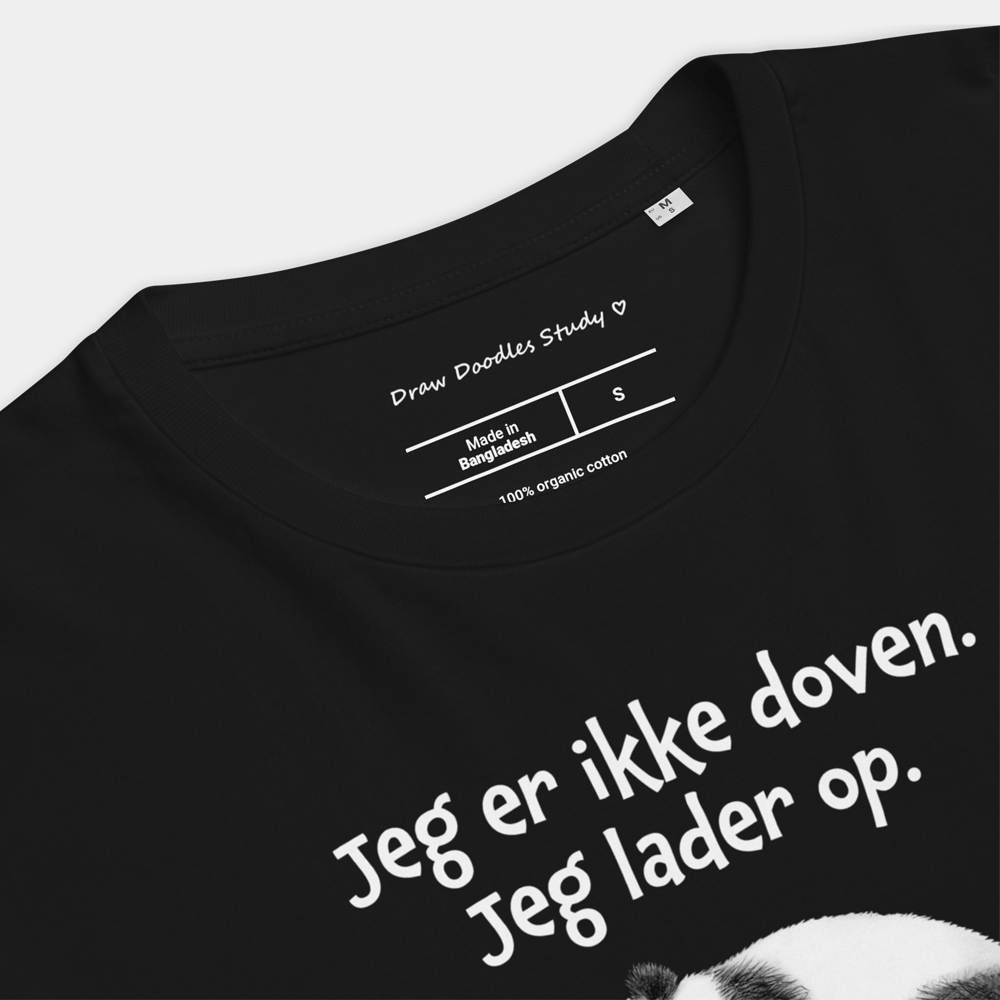 T-shirt med citat og panda – Jeg lader op