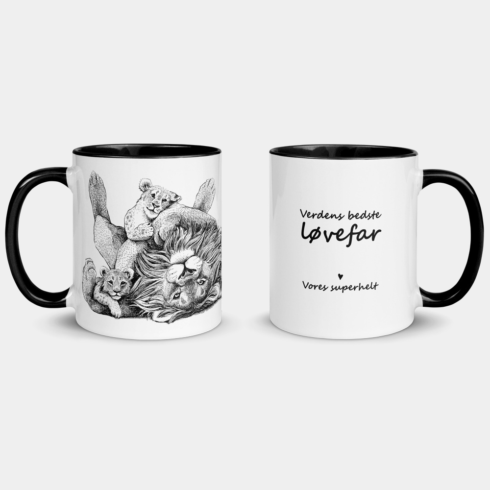 Krus med personlig tekst og 1-3 unger. Eksempeltekst 'Verdens bedste løvefar. Vores superhelt'. Håndtegnet illustration af Løvefar og 3 unger. 