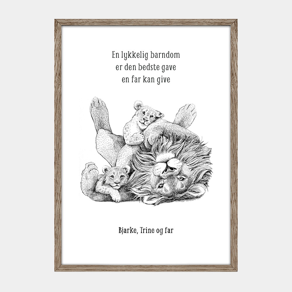 Plakat med personlig tekst og løvefar og unger. Eksempeltekst 'En lykkelig barndom er den bedste gave en far kan give' og navne. Håndtegnet illustration af Bettina Lehmann