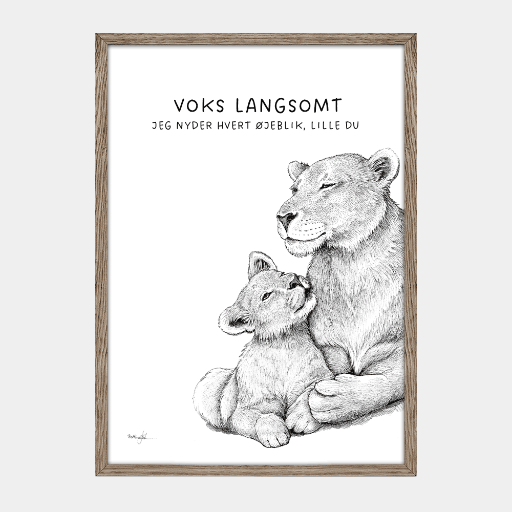 Børneplakat med dyr til både dreng og pige. Tekst 'Voks langsomt'. Tegnet i hånden af Bettina Lehmann.