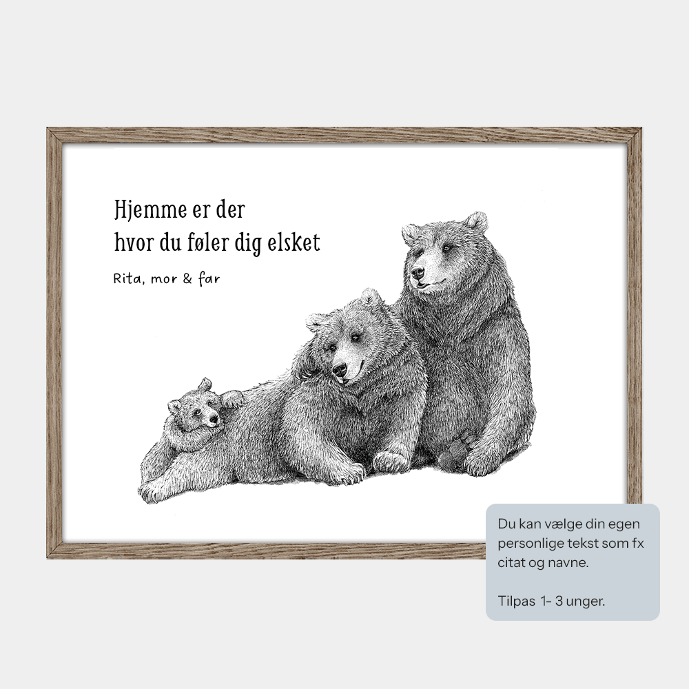 Personlig familieplakat med bjørne og en unge. Tilføj navne og fx et citat. "Hjemme er der, hvor du føler dig elsket"