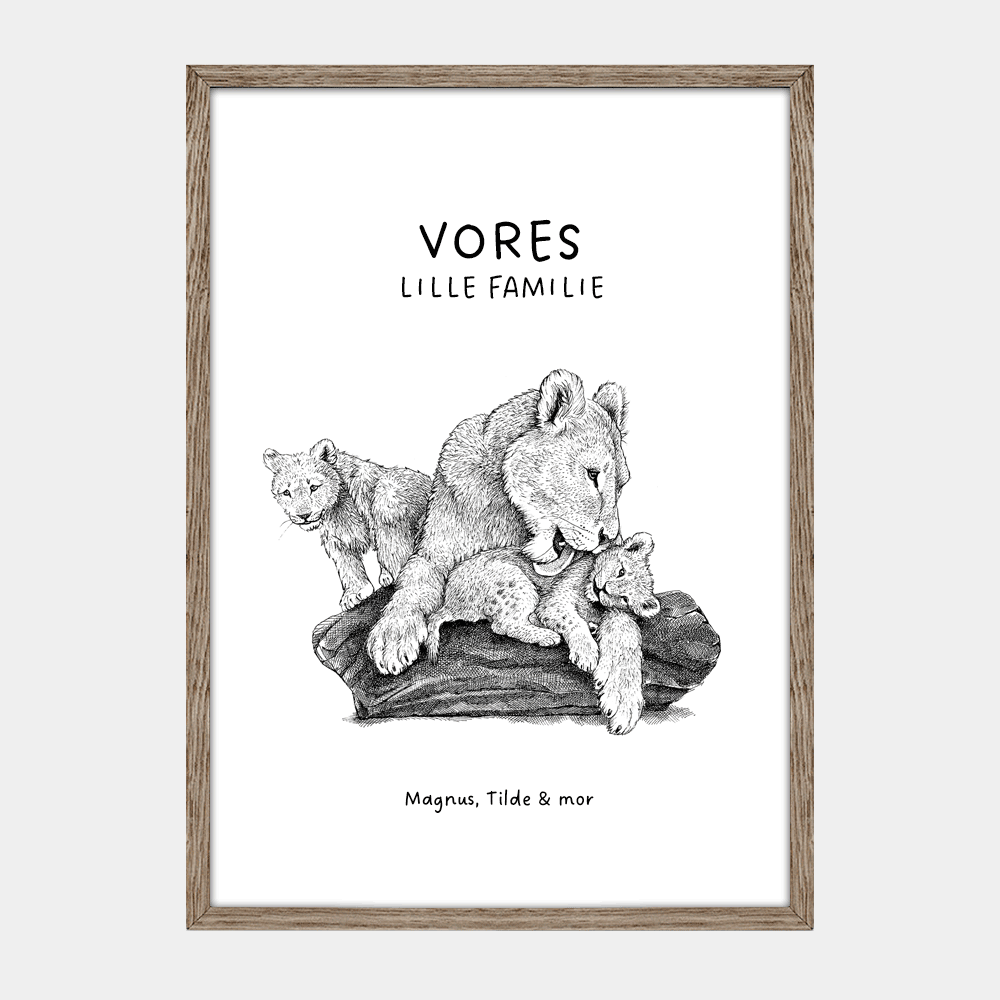 Personlig familieplakat med løvemor og 2 unger. Tilføj navne og evt et citat. 