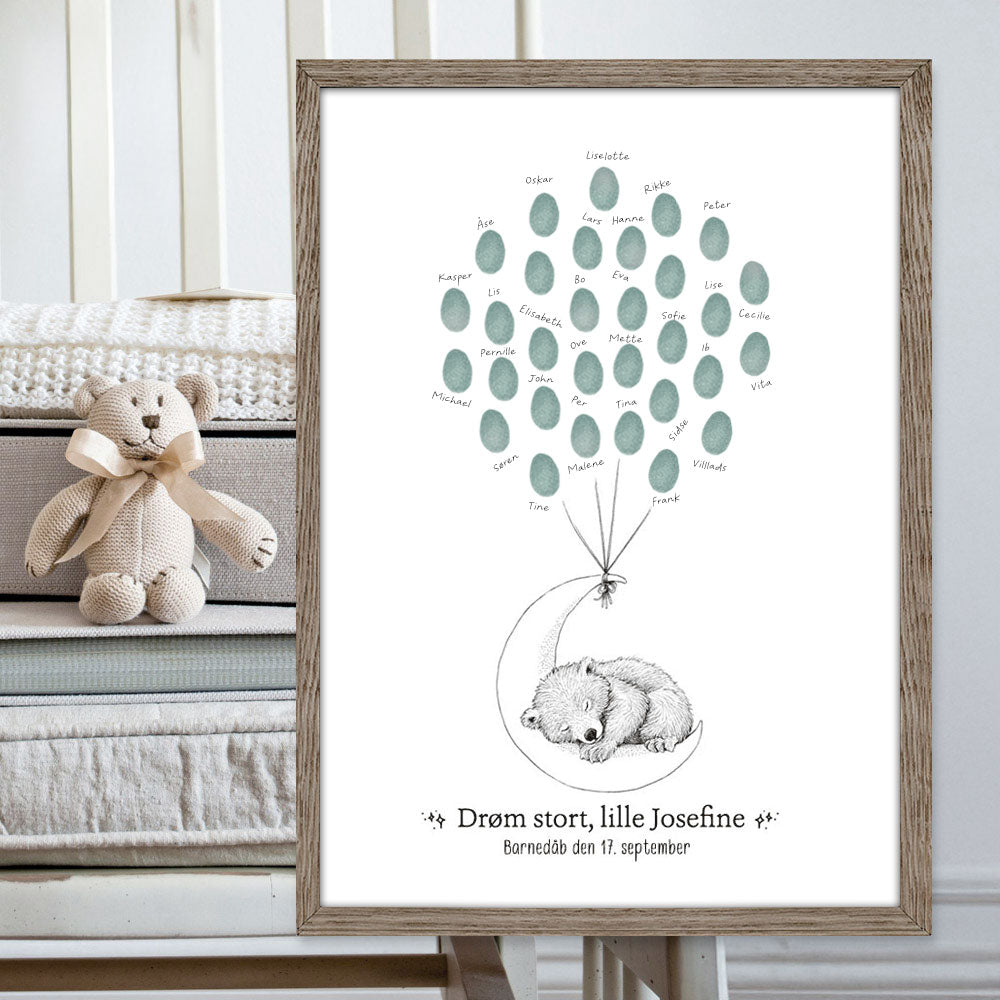 Fingeraftryksplakat med bjørn på månen og fingeraftryk som balloner – gæstebog plakat til barnedåb og navngivning.