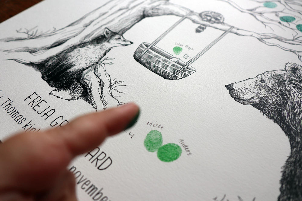 Fingertryk-træ tegnet af Bettina Lehmann