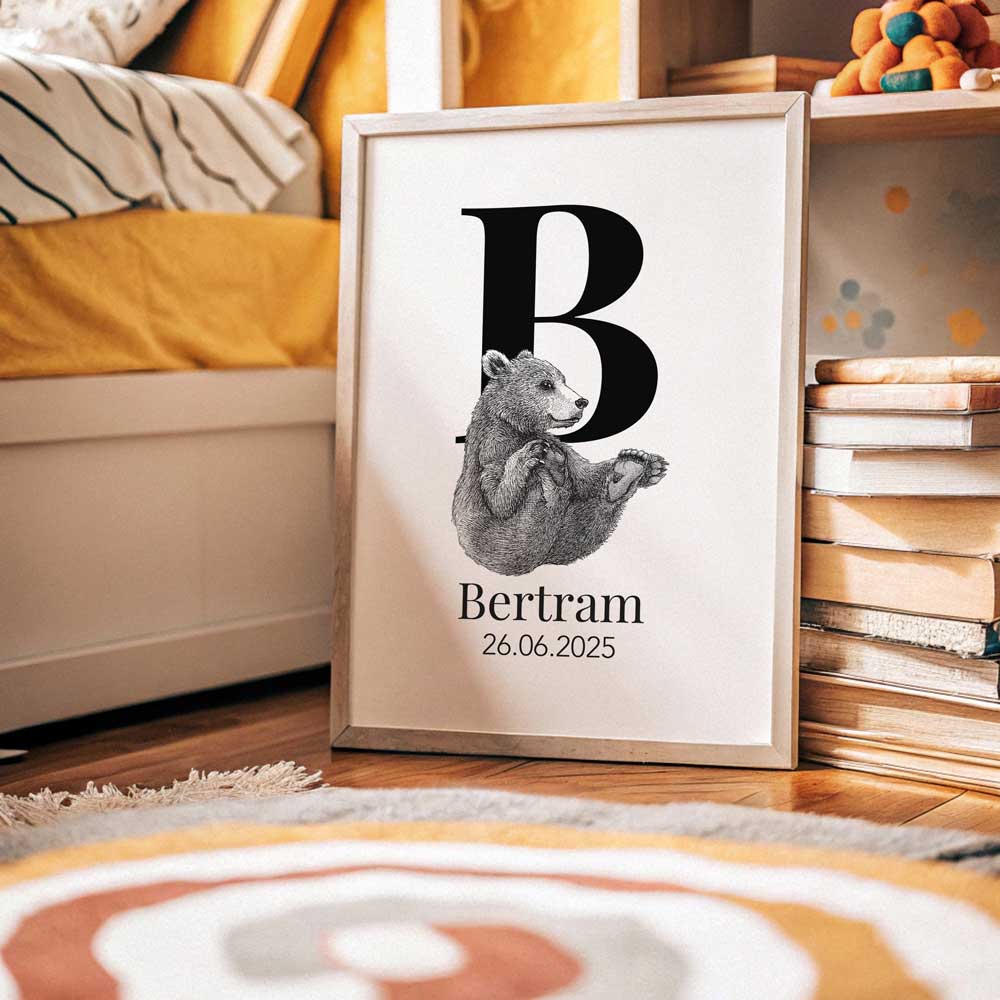 Navneplakat med bogstav B og bjørn – personlig plakat til børneværelset, nordisk dyreillustration