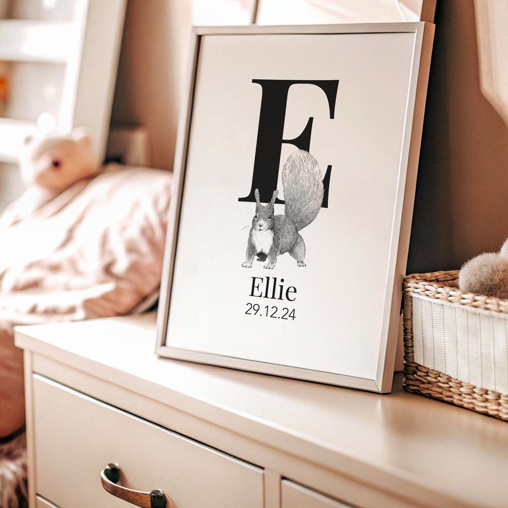 Navneplakat med bogstav E og egern – børneplakat, personlig plakat med dyr og bogstav