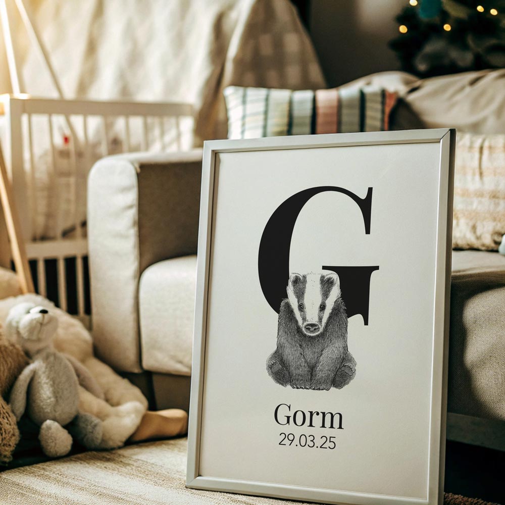 Navneplakat med bogstav G og grævling – personlig plakat med dyremotiv, til børneværelse