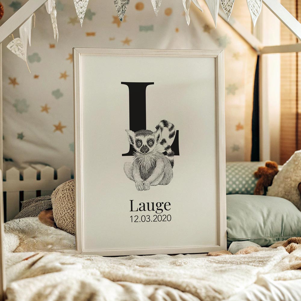 Navneplakat med bogstav L og lemur – personlig bogstavplakat til børneværelset