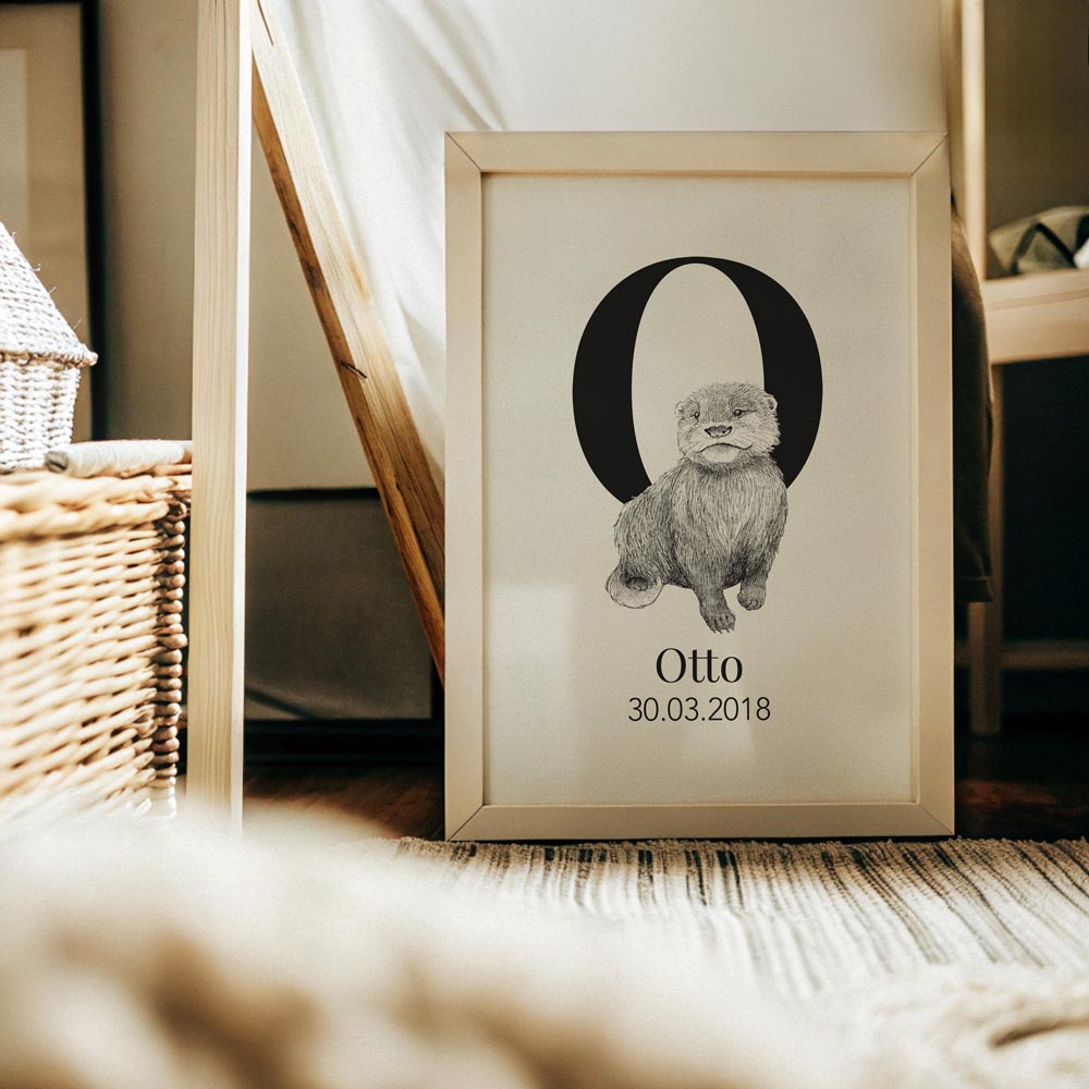 Navneplakat med bogstav O og odder – illustration til børneværelse med personlig dyreplakat