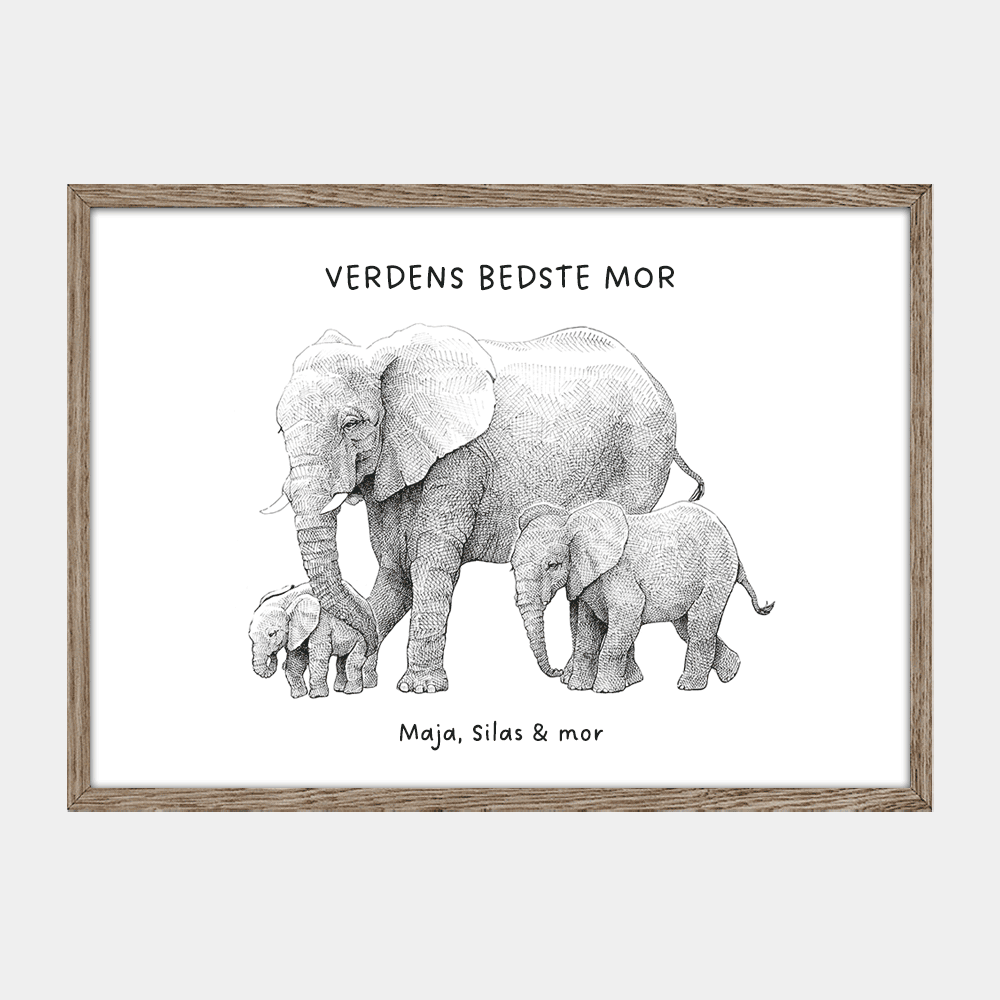 Personlig plakat med lille elefantfamilie, eksempeltekst 'Verdens bedste mor' og navne, egetræsramme