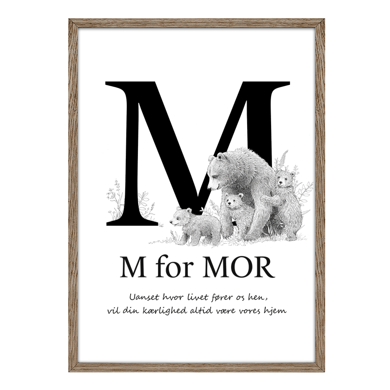 Plakat 'M for mor' med stort bogstav M, citat og håndtegnet bjørnemor med 3 unger. Tegnet af Bettina Lehmann
