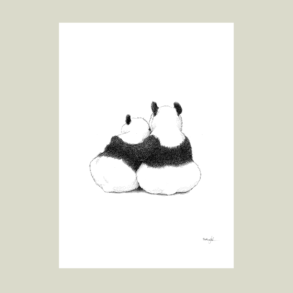 Håndtegnet sort-hvid plakat med to pandaer, der sidder tæt – symbol på kærlighed og nærvær.