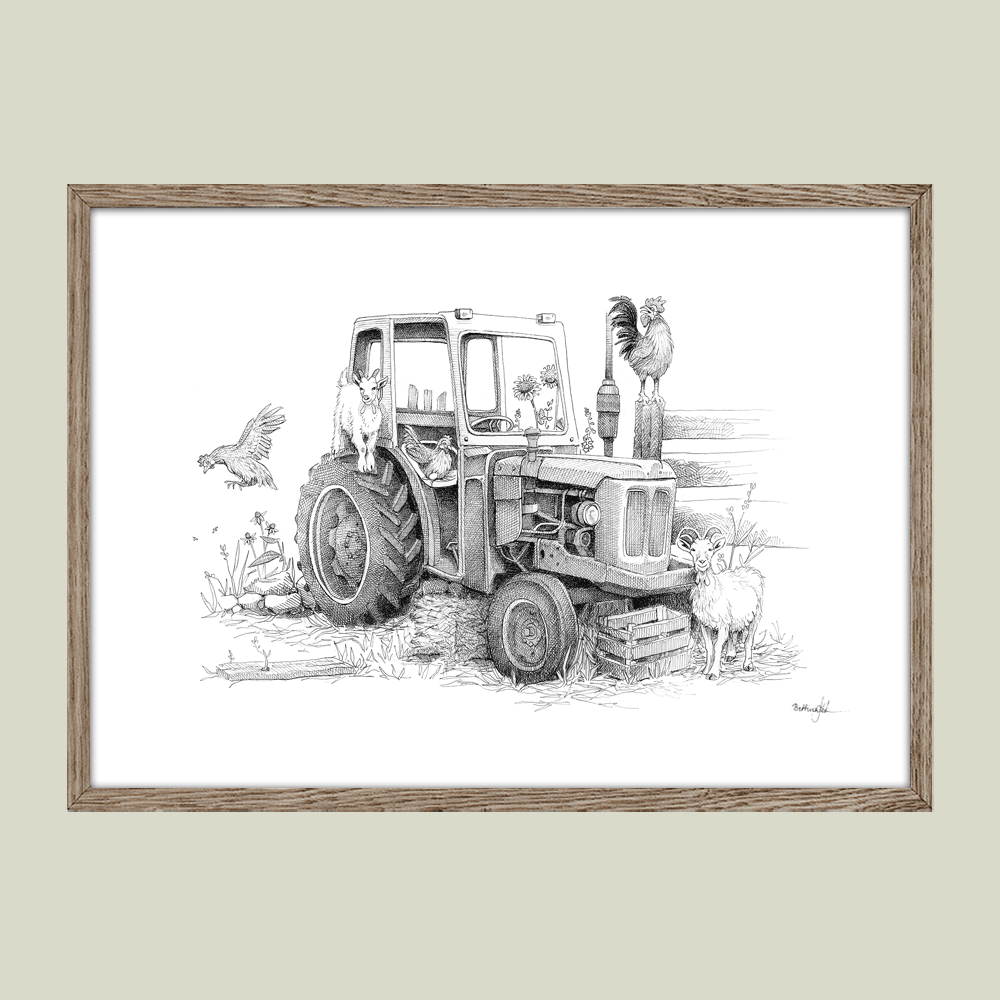 Håndtegnet sort-hvid illustration af en gammel traktor omgivet af bondegårdsdyr som hane, høne  og ged. Et nostalgisk motiv med landlig stemning.