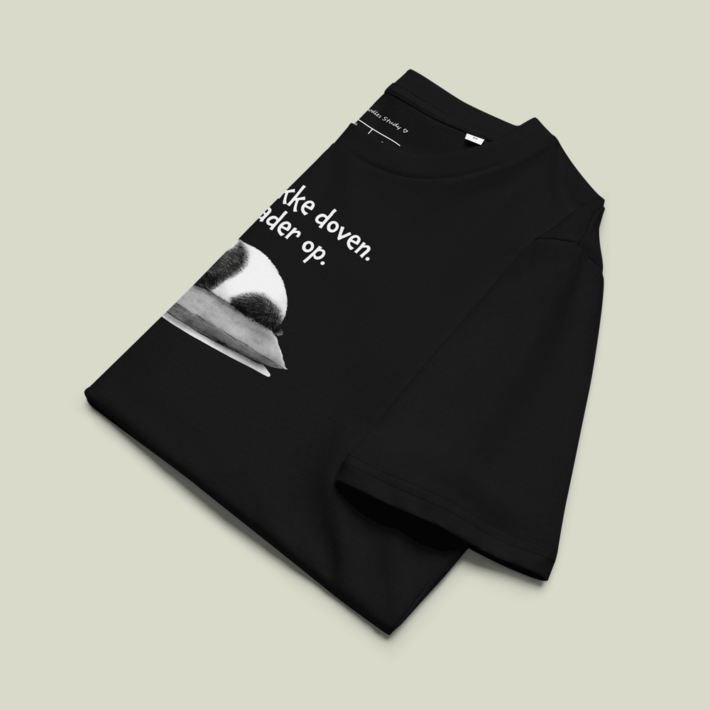 T-shirt med citat og panda – Jeg lader op