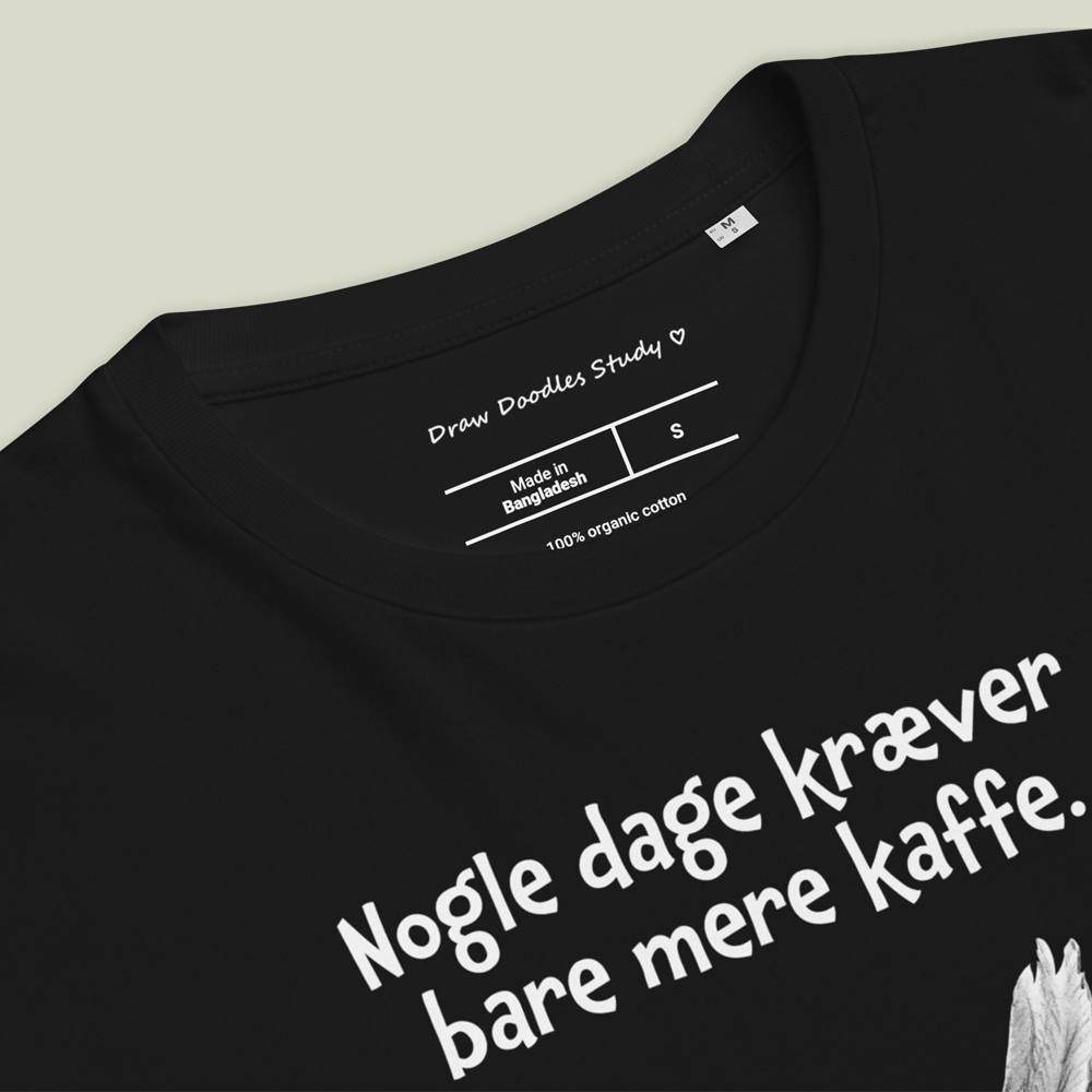 T-shirt med citat og ugle – Nogle dage kræver bare mere kaffe